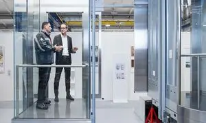 اهمیت سرویس و نگهداری آسانسور در ساختمان