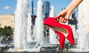 قوانین عجیب و غریب برای گردشگران