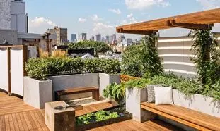 تزئین پشت بام با فلاور باکس