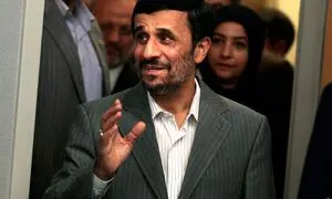 عکس جنجالی احمدی نژاد در فرودگاه مکزیکوسیتی