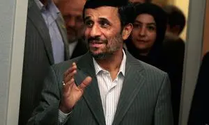 عکس جنجالی احمدی نژاد در فرودگاه مکزیکوسیتی