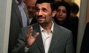 عکس جنجالی احمدی نژاد در فرودگاه مکزیکوسیتی