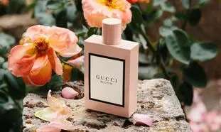 5 عطر گرم زنانه که دل آقایان را می برند