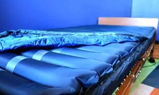 راهنمای خرید بهترین تشک مواج زخم بستر