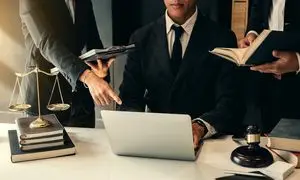 چرا باید از یک موسسه حقوقی کمک بگیریم؟