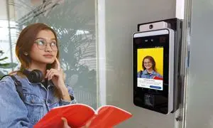 دستگاه حضور و غیاب اثر انگشتی یا تشخیص چهره کدام گزینه برای شرکت مناسب‌تر است