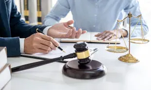 مشاوره حقوقی با وکلای آقا و خانم