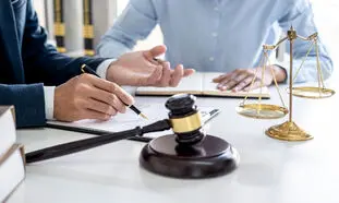 مشاوره حقوقی با وکلای آقا و خانم