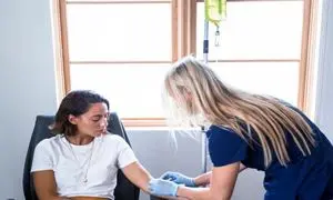 تزریقات در منزل و هزینه آن