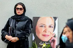 گزارش تصویری مراسم تشییع بیتا فرهی/ چهره غمزده ی هنرمندان