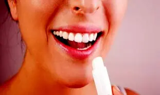 5 روغن طبیعی جایگزین بالم لب / معجزه زیبایی خانم ها