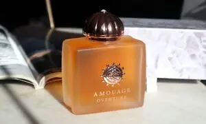 پرفروش ترین عطر زنانه آمواج با طبع گرم برای زمستان 1402