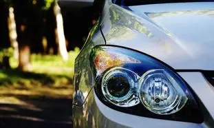 دلایل خرابی چراغ ماشین + قیمت روز