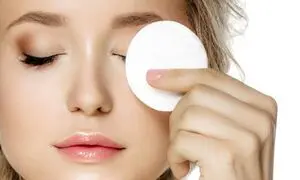 کدام دستمال مرطوب برای پاک کردن آرایش مناسب است؟