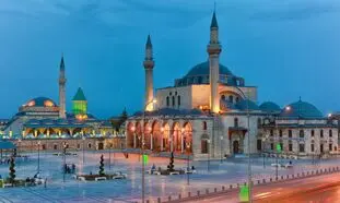 رونمایی از لباس مولانا در قونیه + تصاویر