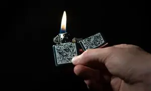 چگونه فندک زیپو اصل را از تقلبی تشخیص دهیم؟