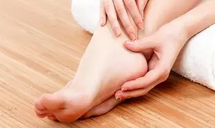 10 روش خانگی برای درمان ترک کف پا