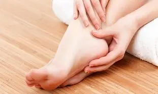 10 روش خانگی برای درمان ترک کف پا
