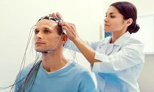 دستگاه EEG چیست + معرفی بهترین مدل