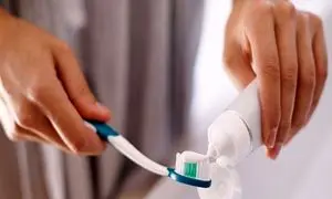 فقط یک بار مسواک بزن!!