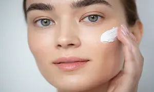 ۵ کرم ضد چروک قوی در رنج قیمتی ۸۰۰ تا ۹۰۰ هزار تومان