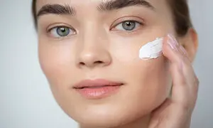 ۵ کرم ضد چروک قوی در رنج قیمتی ۸۰۰ تا ۹۰۰ هزار تومان
