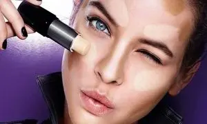 ۵ کانسیلر پرفروش بین خانم های آرایشگر + قیمت