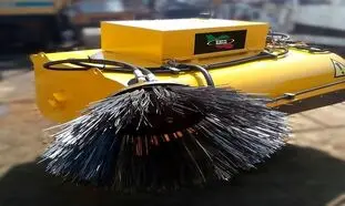چرا استفاده از جارو بابکتی برای صنایع و ادارات مختلف بهتر است؟