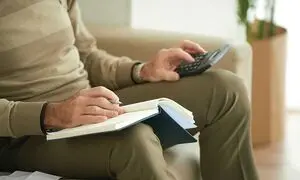 پاداش بازنشستگان 98 کی پرداخت می‌شود؟