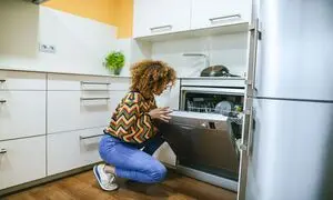 وسایلی که هرگز نباید در ماشین ظرفشویی بگذارید