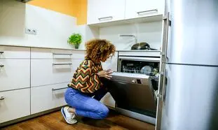 وسایلی که هرگز نباید در ماشین ظرفشویی بگذارید