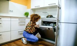 وسایلی که هرگز نباید در ماشین ظرفشویی بگذارید