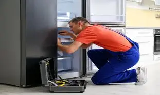 آیا صاحبخانه باید تعمیرکاران را بیمه کند؟