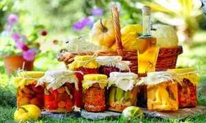 پرفروش ترین ترشی شیشه ای بازار ؛ لیته بادمجان یا بندری؟