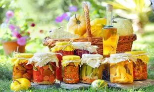 پرفروش ترین ترشی شیشه ای بازار ؛ لیته بادمجان یا بندری؟
