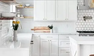 طراحی مدرن آشپزخانه با کابینت پلی اورتان