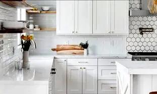 طراحی مدرن آشپزخانه با کابینت پلی اورتان