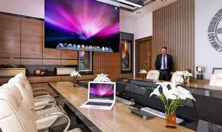 آشنایی با سیستم ‌های صوتی و تصویری سالن کنفرانس