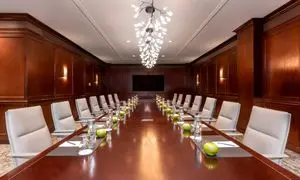 چگونگی تجهیز سالن کنفرانس