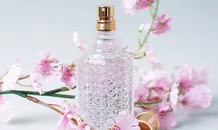 پرفروش ترین عطر زنانه معتدل برای خانم های شیک پسند