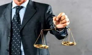 چطور بهترین وکیل در کرج را پیدا کنیم؟