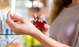 خوش بو ترین عطر زنانه برای اداره