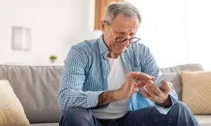 5 گوشی موبایل مناسب برای هدیه دادن به پدر و مادر + قیمت