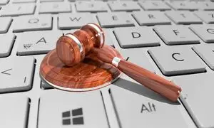 چه زمانی به وکیل برای جرایم اینترنتی نیاز است؟