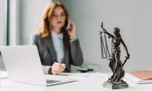 دلایل استقبال از مشاوره حقوقی تلفنی