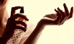 محبوب ترین عطر زنانه با رایحه معتدل در بازار