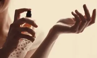 محبوب ترین عطر زنانه با رایحه معتدل در بازار