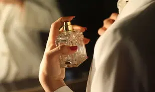 7 عطر زنانه شرقی برای مهمانی های بهاره
