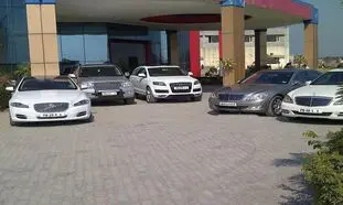 عوامل موثر بر نرخ اجاره خودرو لوکس