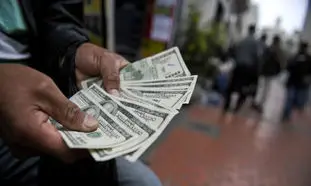 دلار 30 هزار تومانی بر سر دو راهی سقوط «خیلی سنگین» یا «سنگین»